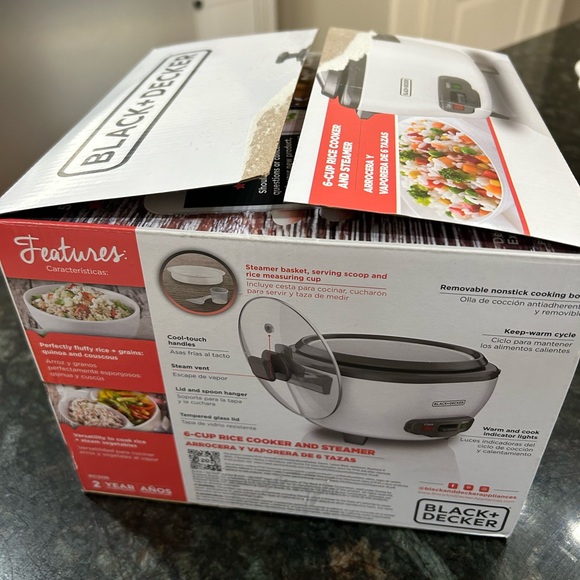 NIB / NWT Black and Decker 6-cup rice cooker and steamer - Picture 2 of 4